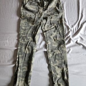 American Eagle Outfitters Green Camouflage Pants